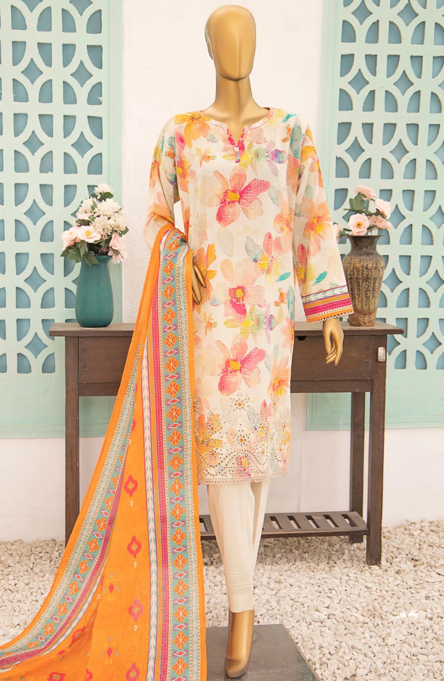 Embroidered Lawn Unstitched 3 Piece Suit - VEC-113 By HZ